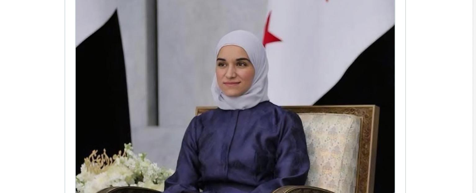 سجال وتفاعل بين نشطاء حول لباس لطيفة أحمد الشرع