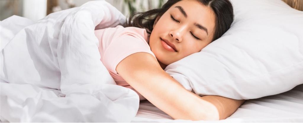 أسرع من الأقراص المنومة.. فاكهة "سحرية" تساعد على النوم