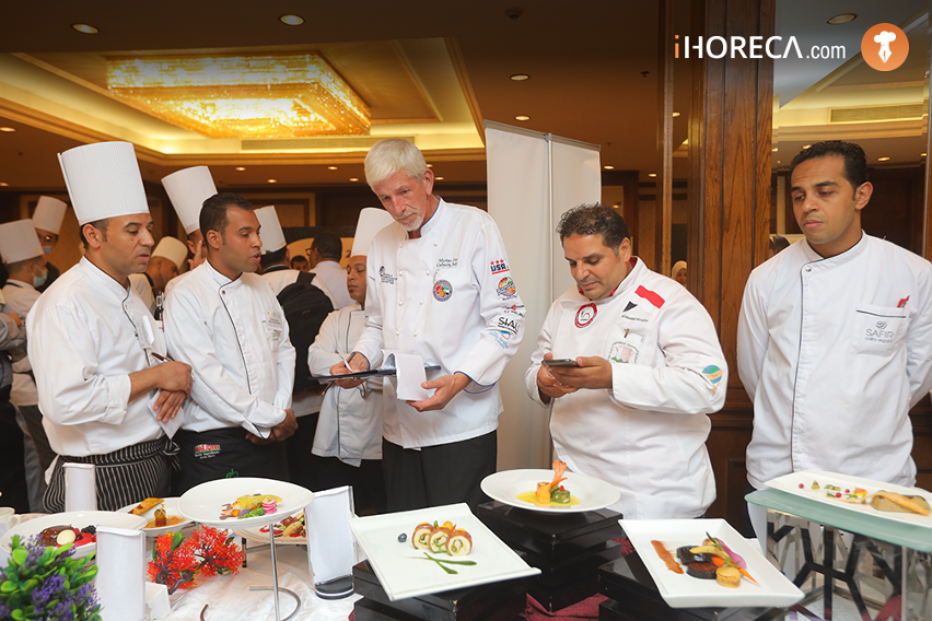 "اعرفوا أسرارهم من طهاتهم".. تجنّبوا تناول هذه المأكولات في المطاعم