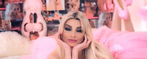 أفيخاي أدرعي وأظافر ميريام كلينك