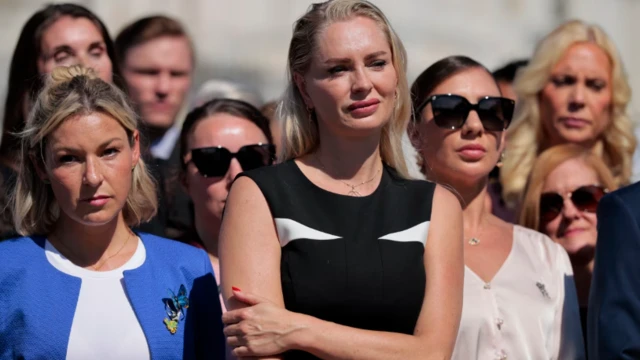 عبر القطارات السريعة.. كيف كان إبستين ينقل ضحاياه بين لندن وباريس؟