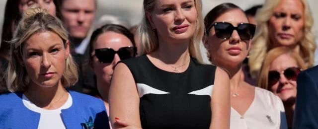 عبر القطارات السريعة.. كيف كان إبستين ينقل ضحاياه بين لندن وباريس؟