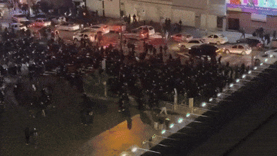 الشارع الإيراني يشتعل بقوة وسياسيّو اميركا يستنفرون وترامب "ألطفهم"