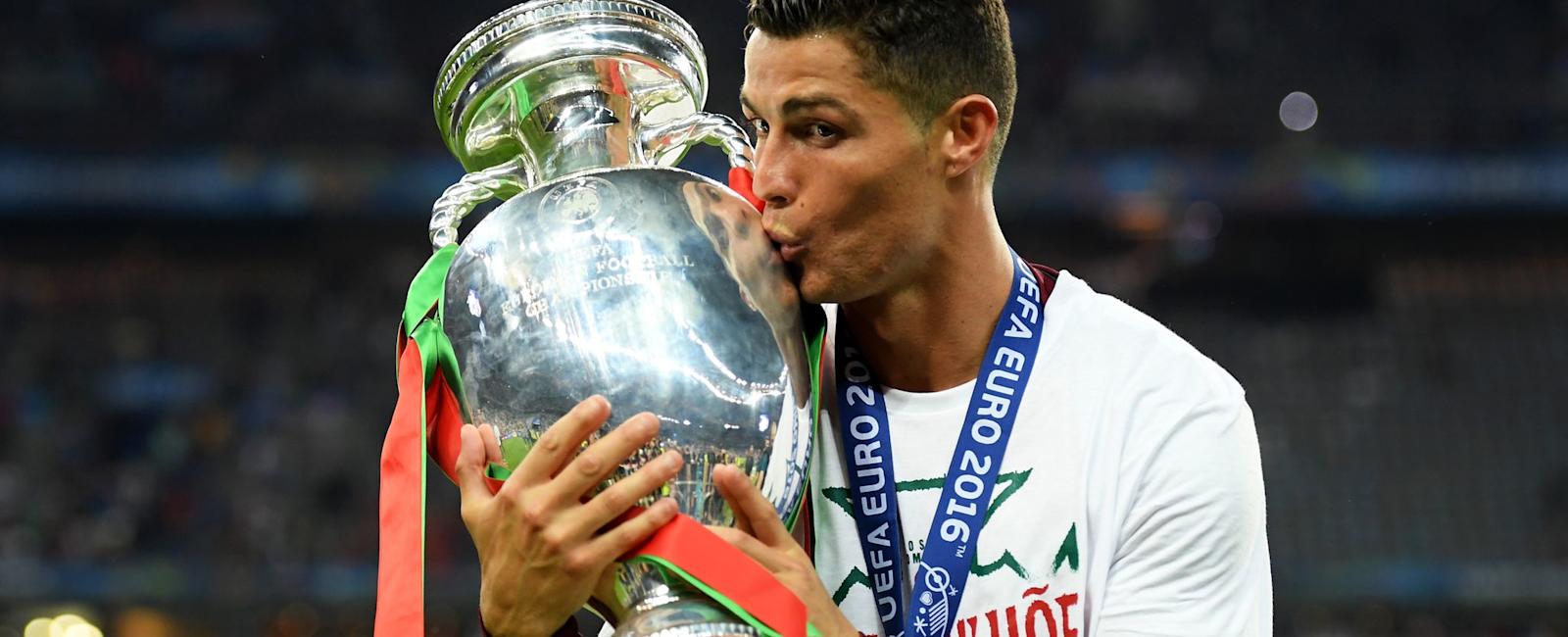 عشية دخوله حقبة الأربعينات.. جولة على انتصارات واخفاقات رونالدو