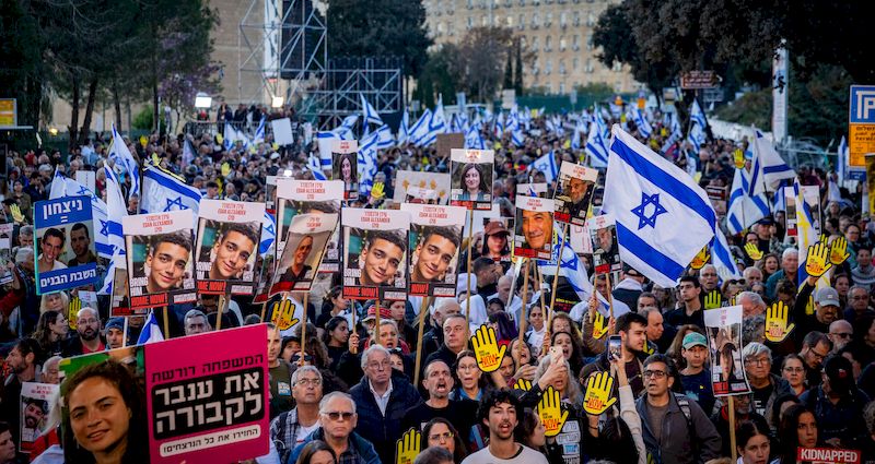 تقديرات مخابراتية في واشنطن وتل أبيب: غالبية الرهائن لدى "حماس" قُتلوا