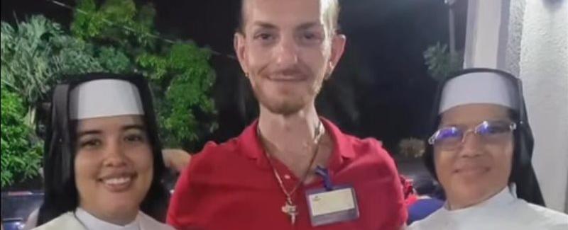 "الرب هو من أوصلني الى هنا".. أويس مخللاتي يعتنق المسيحية