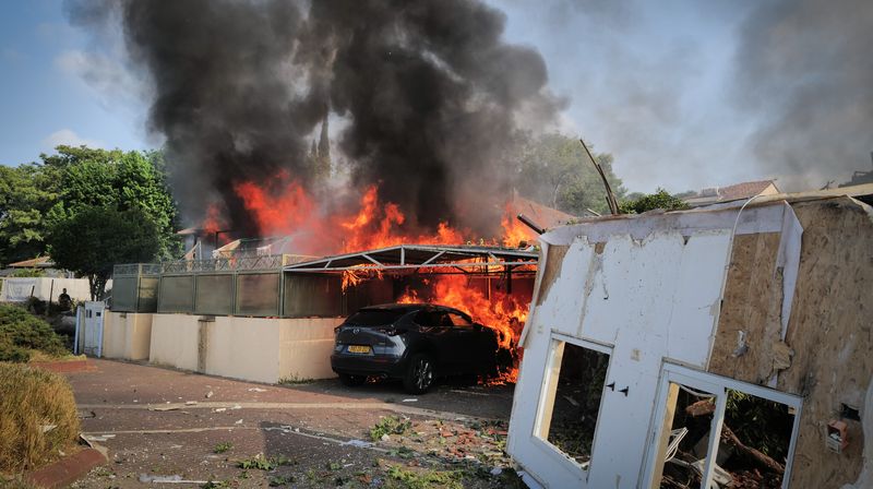 اسرائيل تتهم "حزب الله" باستهداف المدنيين وتتوعد: سنتصرف وفق ذلك