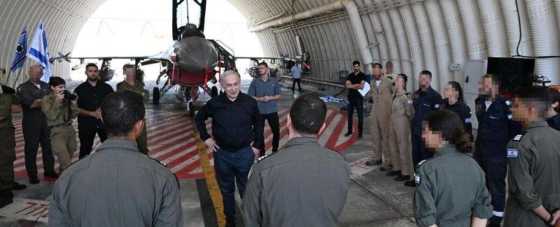 نتنياهو يبحث والجيش الإسرائيلي مستقبل الجبهة الشمالية في قاعدة خاصة بسلاح الجو