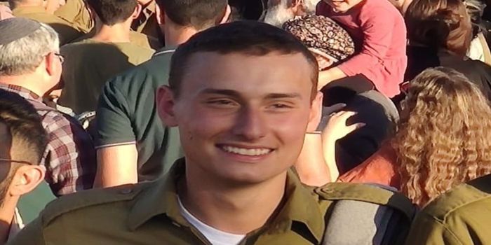 عائلة جندي مسيحي في الجيش الإسرائيلي تعترض على إزالة الصليب من شاهد قبر ابنها