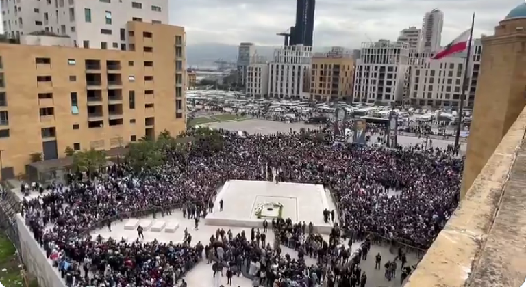 الحريري بالقرب من ضريح والده بحضور آلاف المناصرين:  قولوا للجميع إنكم عدتم وبالنسبة لي أنا كل شي بوقتو حلو