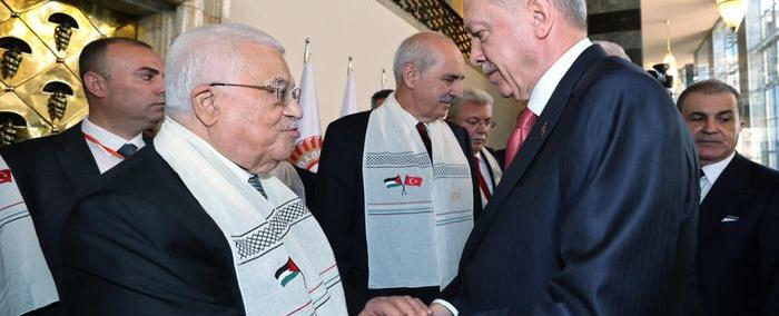 استفاقة "أبو مازن" المفاجئة من قلب "عاصمة الإخوان"!