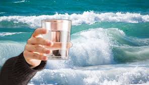 تراند شرب الماء المالح: فائدة حقيقية أم خرافة؟