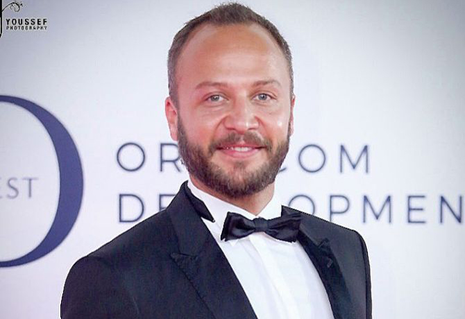 ماكسيم خليل يحذّر من "حيتان الأسد" المتواجدين في سوريا.. من يقصد