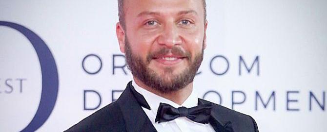 ماكسيم خليل يحذّر من "حيتان الأسد" المتواجدين في سوريا.. من يقصد