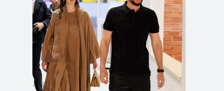 بقفطان ومجوهرات ذات طابع عربي تراثي.. إطلالة دافئة للأميرة رجوة الحسين