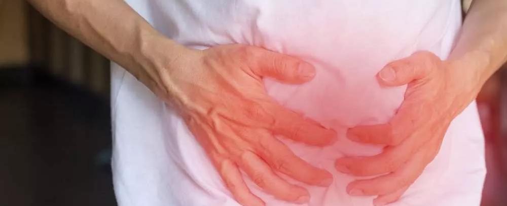 سرطان الأمعاء: ثلاثة أعراض تنبئ بالإصابة به... ماهي؟