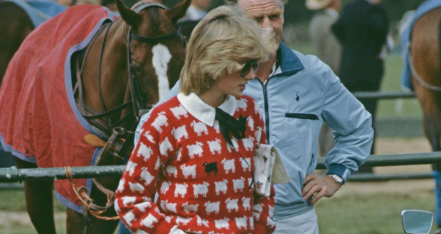 سترة الأميرة ديانا “الخروف الأسود”..  تباع في مزاد علني بسعر خيالي