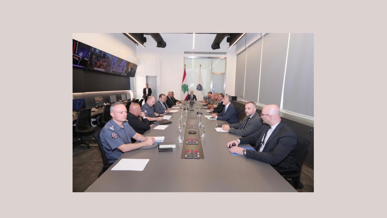 وزير الداخلية اللبناني يكسر الصمت ويروي كيف كُشفت «متفجرات حزب الله» على حاجز ضهر البيدر