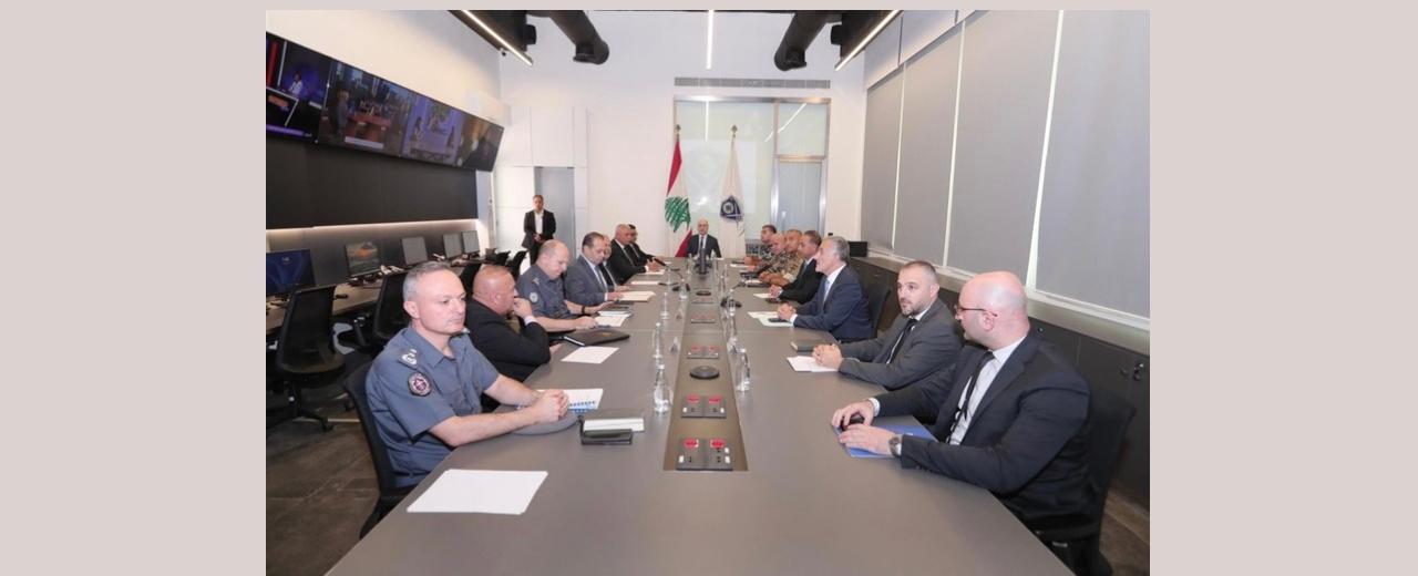 وزير الداخلية اللبناني يكسر الصمت ويروي كيف كُشفت «متفجرات حزب الله» على حاجز ضهر البيدر