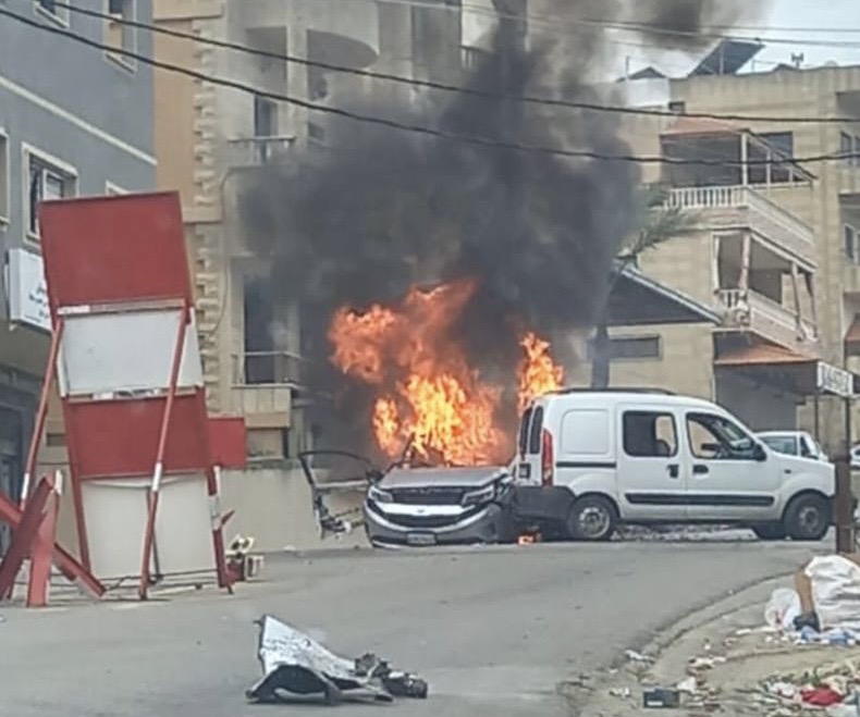 مسيرة إسرائيلية تستهدف سيارة وتقتل عنصرًا في "حزب الله"..هل نجا الهدف؟