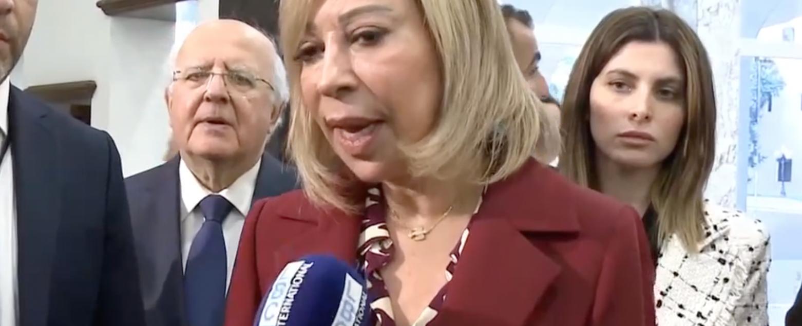 السيدة الأولى في دردشة مع الصحافيين.. لن أتعاطى السياسة وهذه هي الصورة التي أحب إيصالها