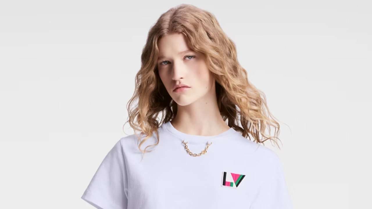 بعد طرح قميص يحمل ألوان علم فلسطين.. هجوم من طرفَيْ النزاع على "لوي فيتون"