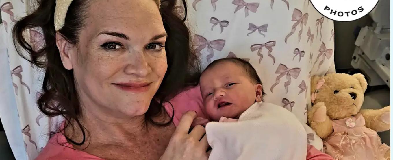 بعد 10 سنوات على رحيل زوجها.. ممثلة أميركية بالـ 49 تحقق حلم الأمومة