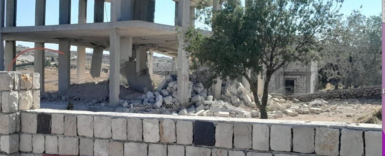 في الجنوب... إسرائيل تقتل مدنياً وتحوّل أطلال منزله إلى تحذير من التعامل مع "الحزب"