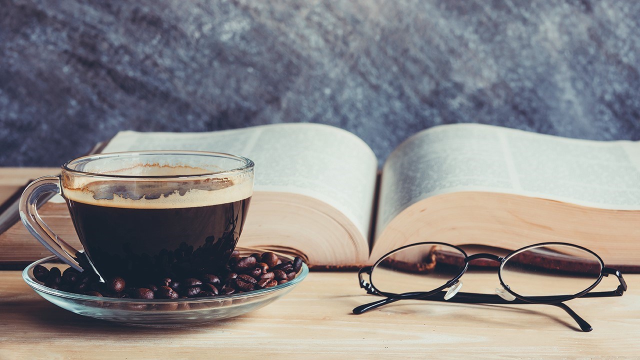 القهوة "حساء الفلاسفة ".. تاريخها والجانب المظلم منها!