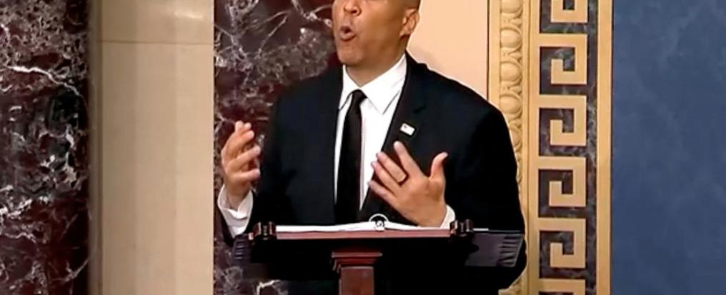 حطّم الرقم القياسي لأطول خطاب.. سيناتور يتحدث ٢٥ساعة في مجلس الشيوخ الأميركي