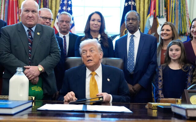 "الأربعاء المجنون" بدأ ب"حرب وشيكة" وانتهى بكلام "مبهم" لترامب وبظهور عراقجي " معتذرًا" على فوكس نيوز