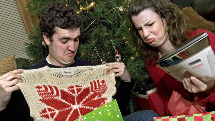 عن هؤلاء "النكدّيين" الذين يزعجهم تلقي الهدايا...