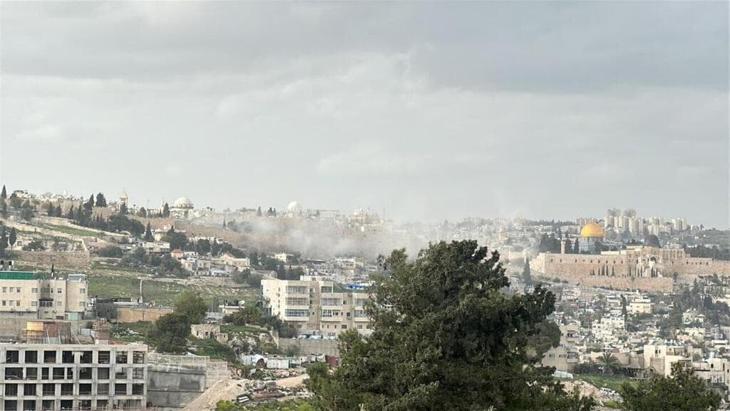 صاروخ قرب المسجد الأقصى