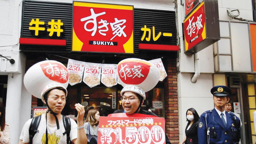 فأر وحشرة في الوجبات.. أكبر سلسلة مطاعم للحم البقر تُغلق معظم فروعها!