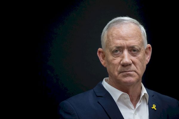 غانتس يثير غضبًا في إسرائيل بعد إعلانه أنّ الهجوم على إيران سيحصل في "التوقيت والطريقة المناسبين"