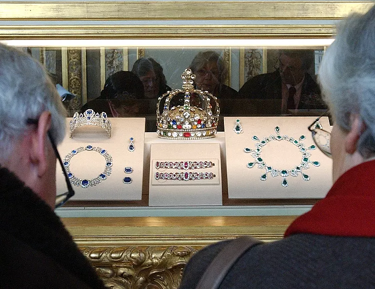 بعد السطو على اللوفر... هل يجد اللصوص من يشتري التاريخ؟