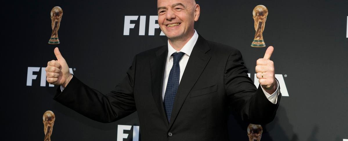 غضب نسائي واسع بعد منح رئيس "الفيفا" الجنسية اللبنانية