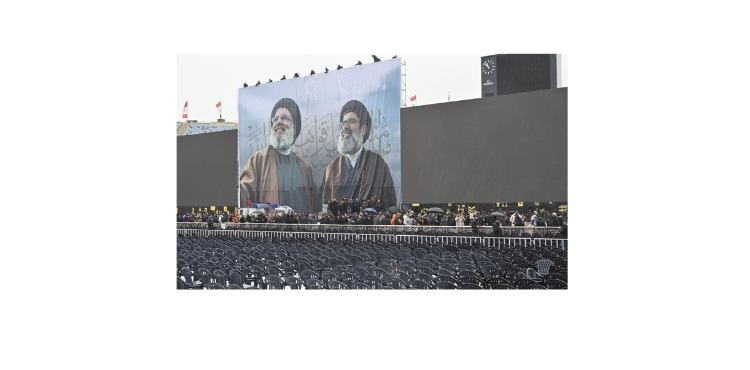 للبيع  بأسعار خيالية في تشييع "السيّدين".. قلادات وخواتم وتراب "مقدّس" 