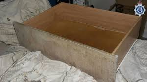 سجنت رضيعتها ثلاث سنوات بجارور تحت السرير 