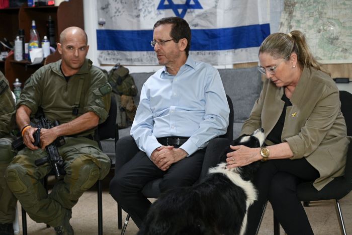 الرئيس الإسرائيلي يمضي ليلتين في الشمال ويحذر العالم: لا تتفاجأوا إن خرج الوضع عن السيطرة