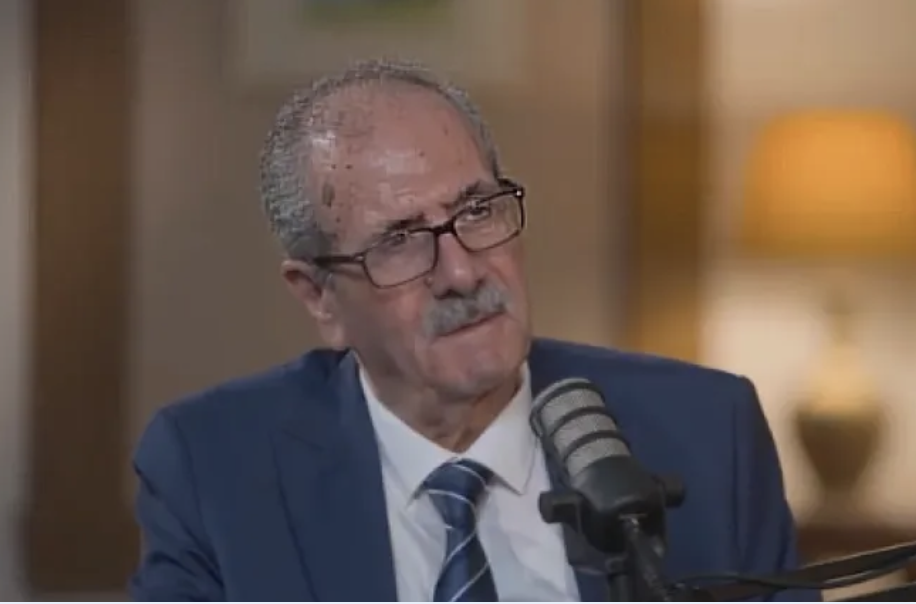 سيرة ناصرية وصراع مع البعث واعتقال ونفي.. والد الرئيس الشرع يكشف ملامح المرحلة المقبلة لسوريا 