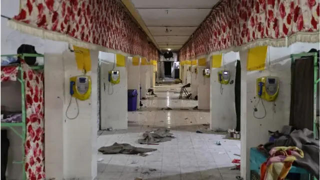 نقل قسري وانتهاكات مروّعة... هذا ما واجهه معتقلو سجن إيفين الإيراني عقب استهدافه