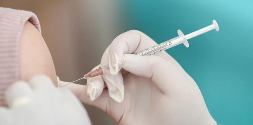 وسط اتهامات بتسييس الملف الصحي.. واشنطن تسحب دراسات تؤكد سلامة لقاحات كوفيد-19