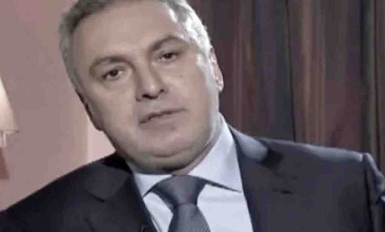 بعد أن دفع مليار دولار للعودة.. ذراع ماهر الأسد يغادر سوريا: "الله يهنيكم بهالبلد"