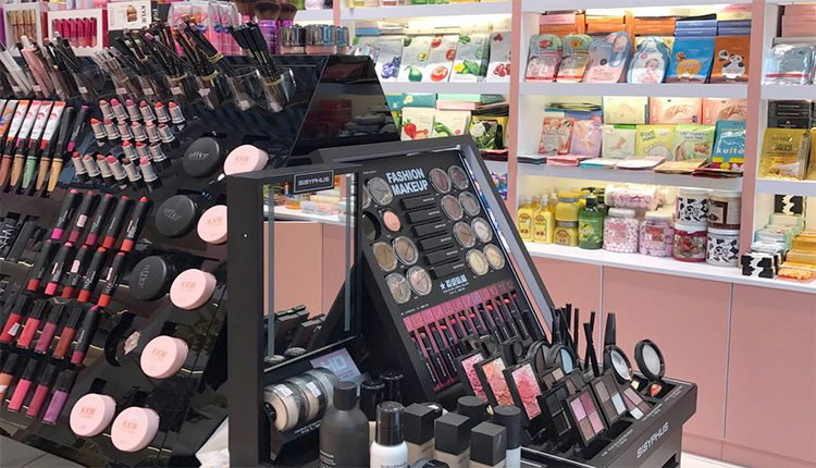 مسرطنة وتهدد الخصوبة.. تحذير من مستحضرات التجميل في أوروبا