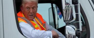 عشية الانتخابات الأميركية.. ترامب في عربة لجمع القمامة وهاريس تبرّر زلّة لبايدن