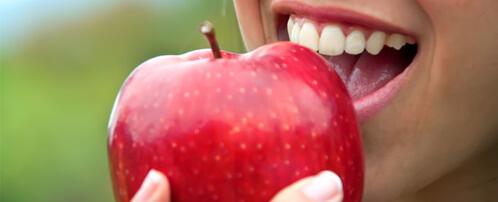 ماذا يحدث لجسمك إذا تناولت تفاحة يوميا لمدة أسبوع؟