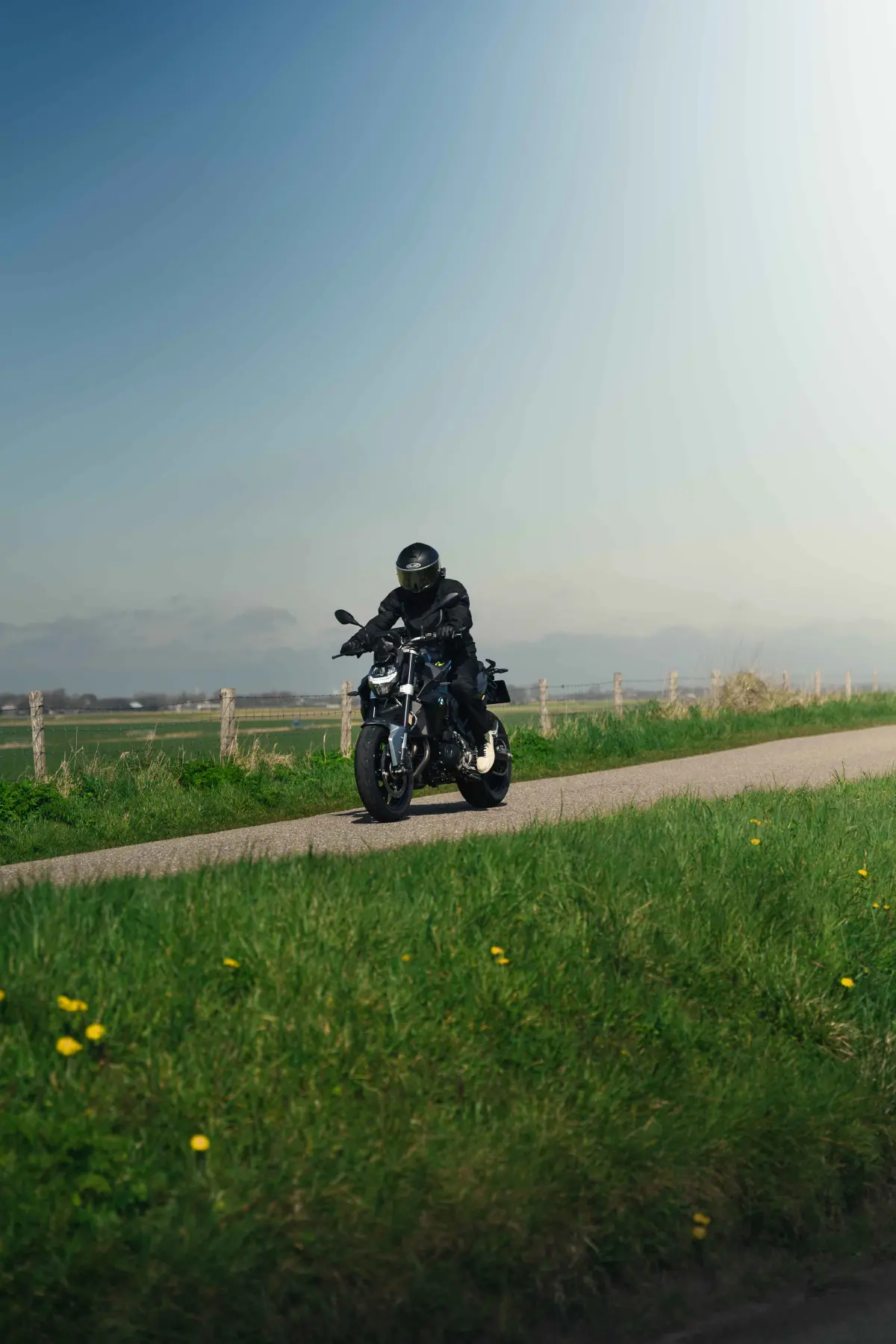 De voorzijde van de BMW F 900 R