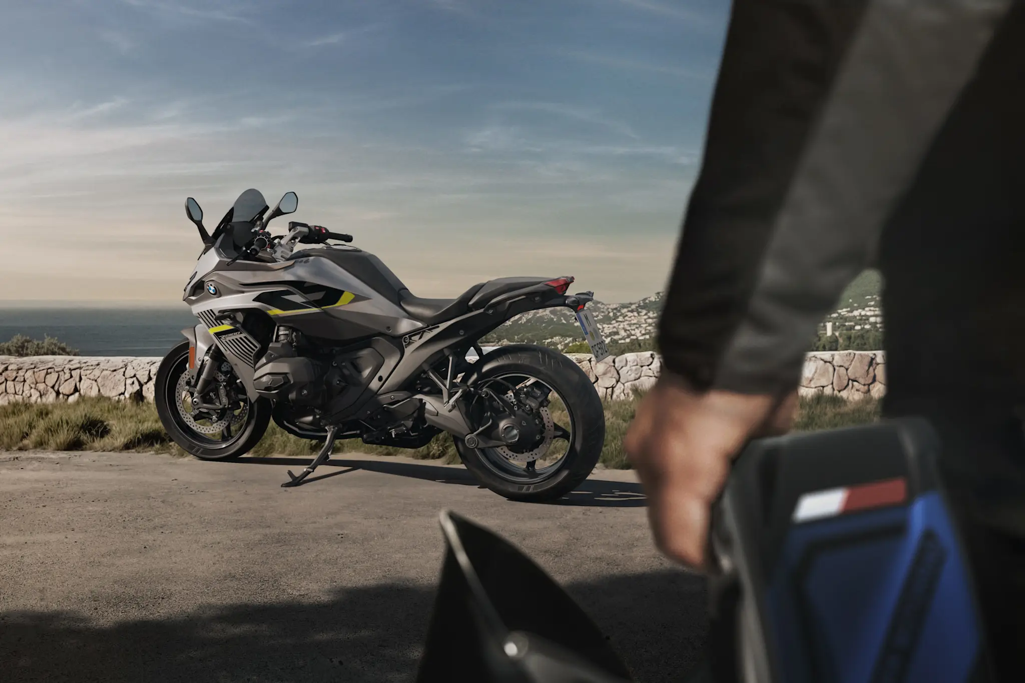 P90596240 highRes the-new-bmw-r-1300-r 11zon