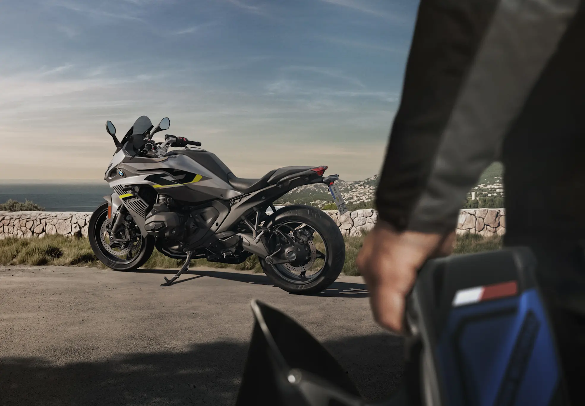 P90596240 highRes the-new-bmw-r-1300-r 11zon